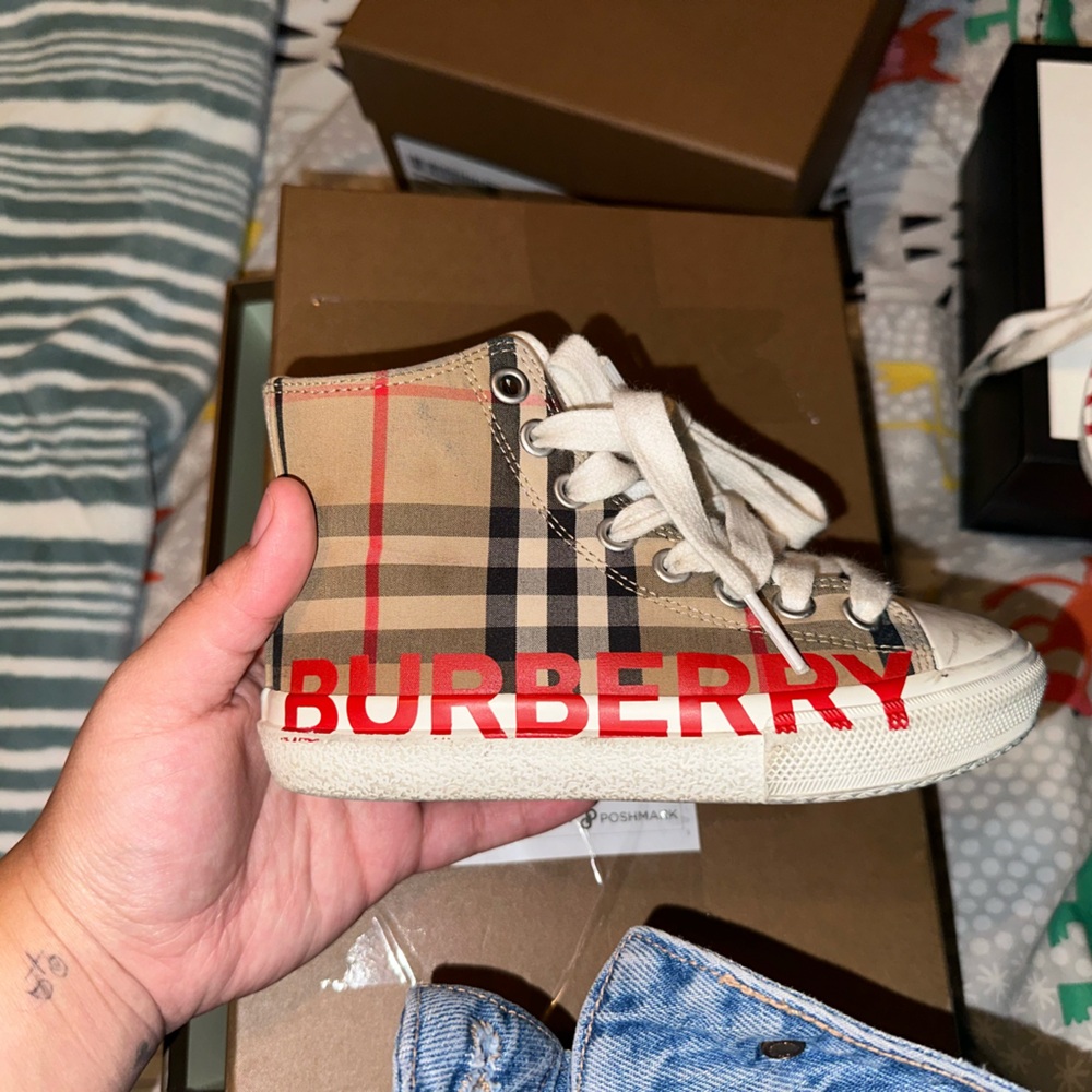 Kids Burberry shoes size 28